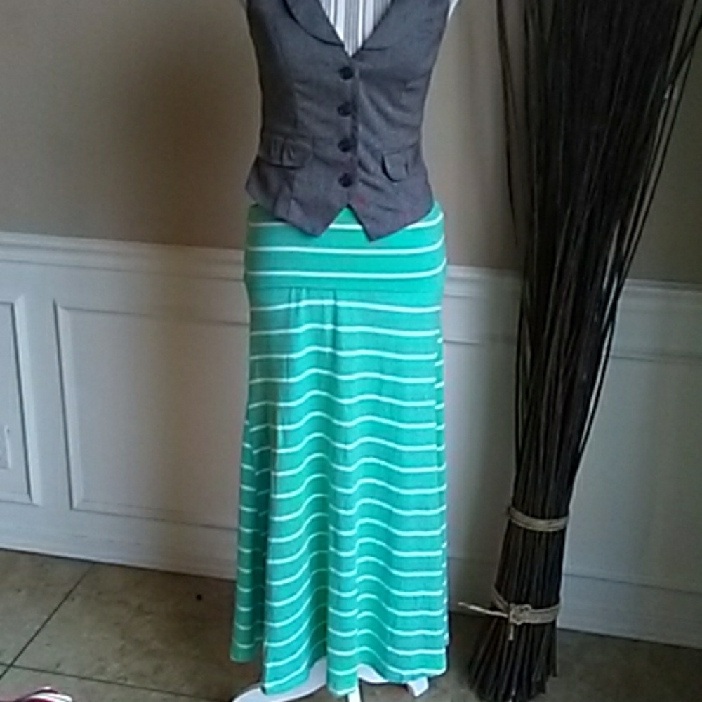 Cute Stretch fold Over Shirt sz. S